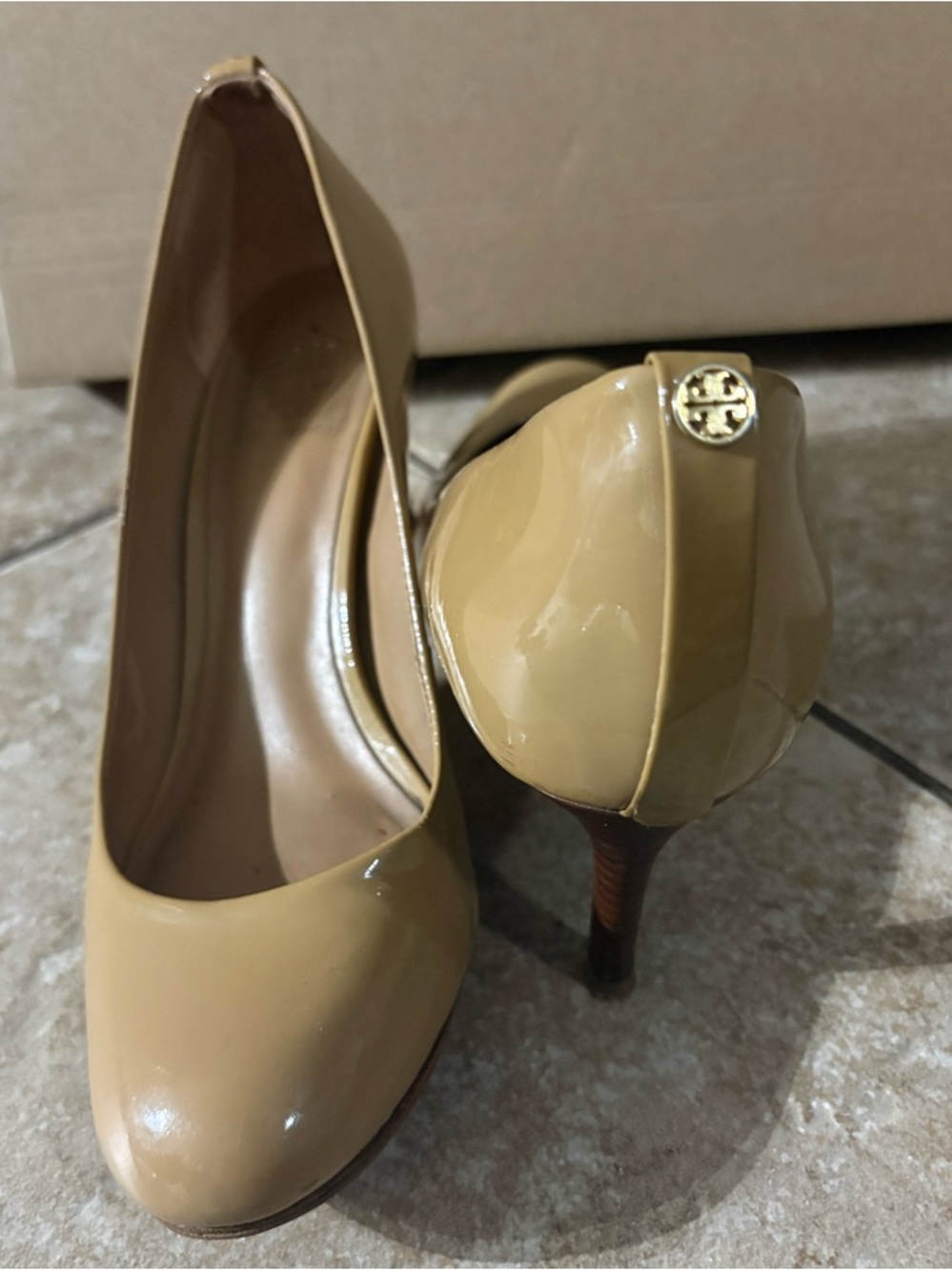 Tory Burch Beige Patent Leather Pointed-Toe Pumps with Logo Accent